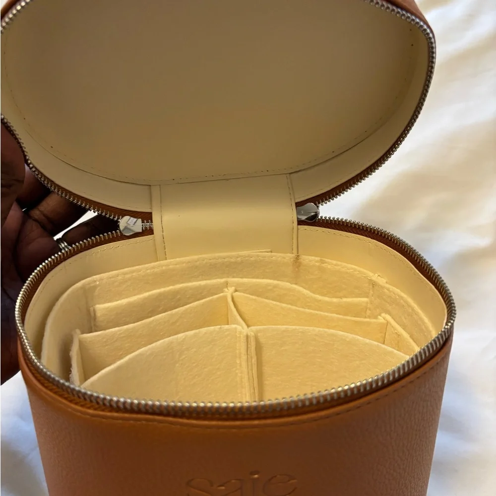 Saie Vanity Case Makeup Bag/ Travel
Cosmetic Bag -Brown . PRICE IS FIRM - Picture 13 of 15